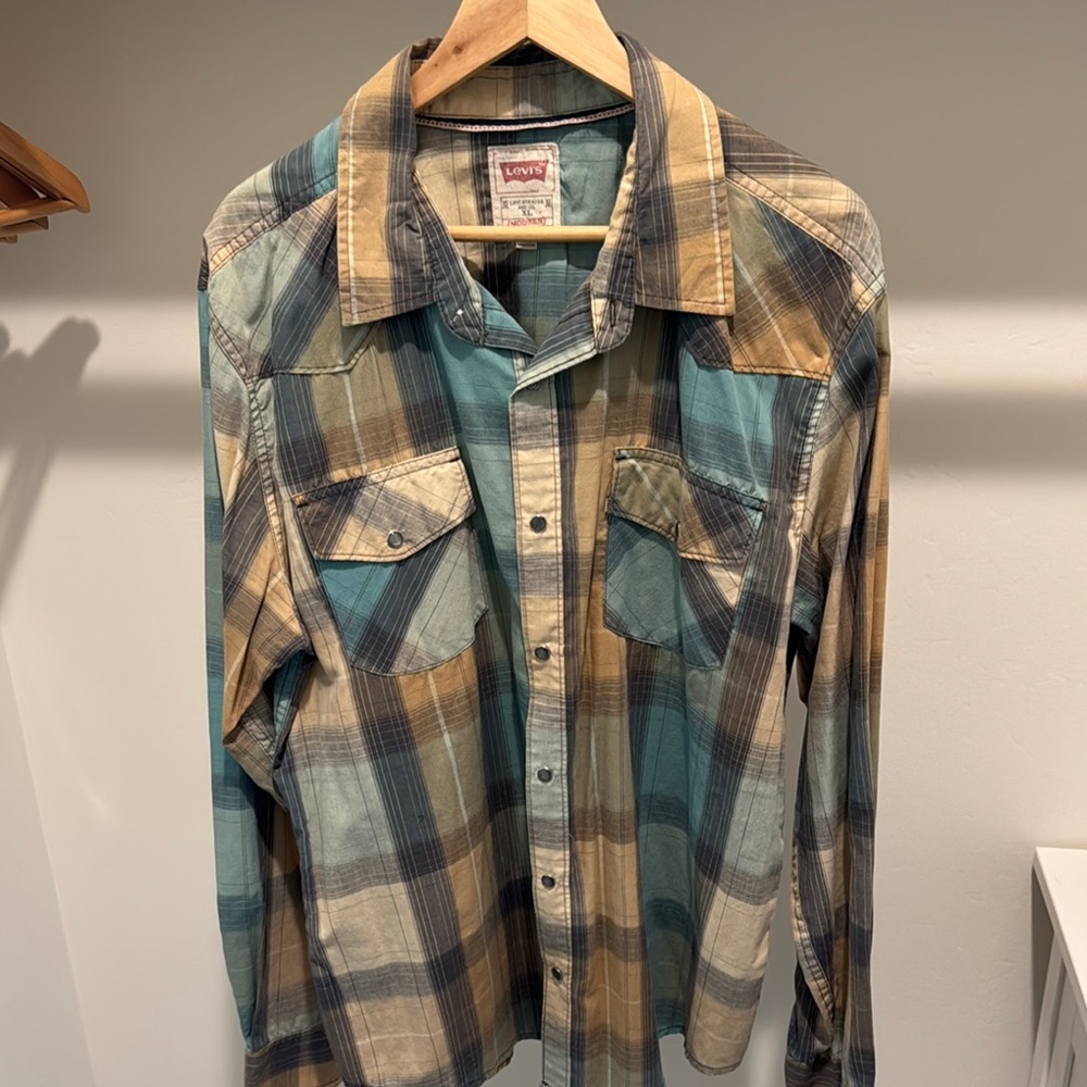 Levi's Plaid snap button shirt